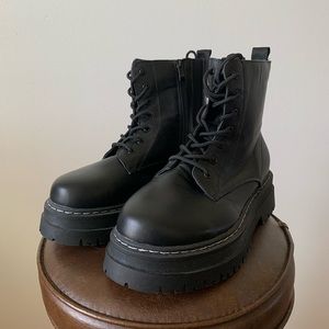 Torrid - PLATFORM COMBAT BOOT - FAUX LEATHER BLACK (WW)